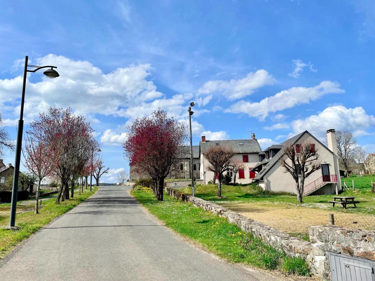 Auberge Le Beaulieu -Cantal Buitenkant foto